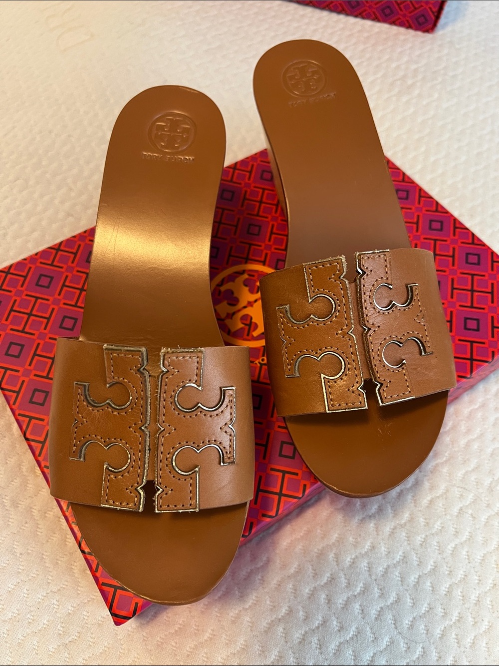 Tory Burch Tan Leather Logo Wedge Slides - Picture 3 of 10